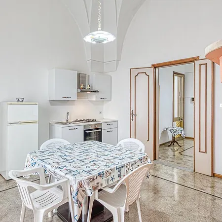 Cod 278 Al Centro Del Paese אוג'נטו