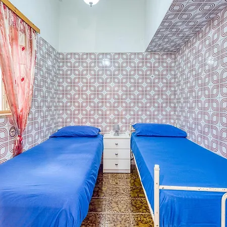 Cod 278 Al Centro Del Paese Удженто